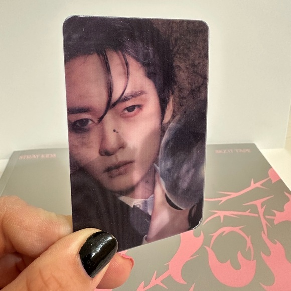 SKZ DO IT Lee Know Dark Concept Lenticular PC - Picture 3 of 4